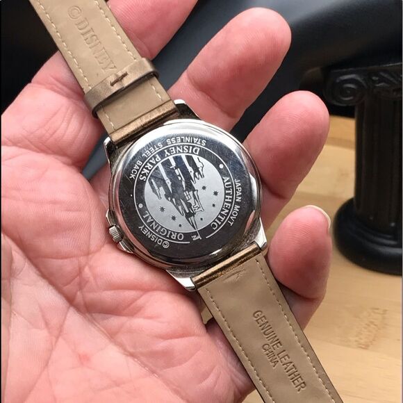 Ladies authentic Disney watch w/silhouette of Mickey on dial face/leather band - Picture 5 of 6